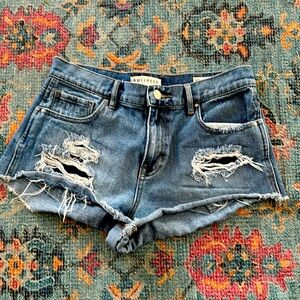 Bullhead Women’s Denim Boyfriend Distressed Medium Washed Denim Shorts Sz28 (6)
